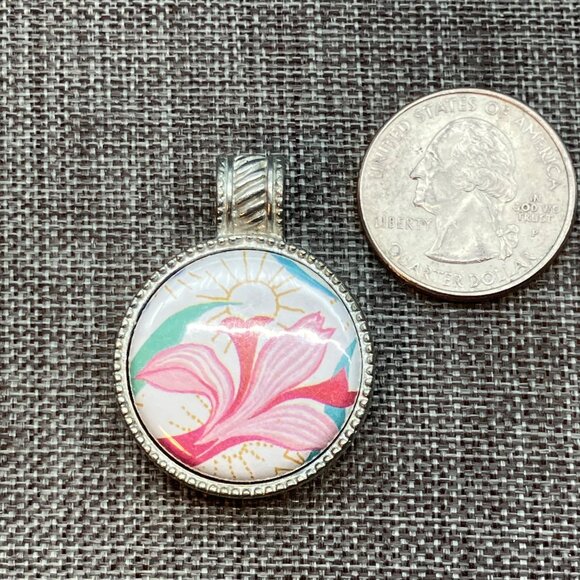 Magnabilities Interchangeable Pendant 1.25 In Round Silver Floral Pink Silver - Picture 1 of 6